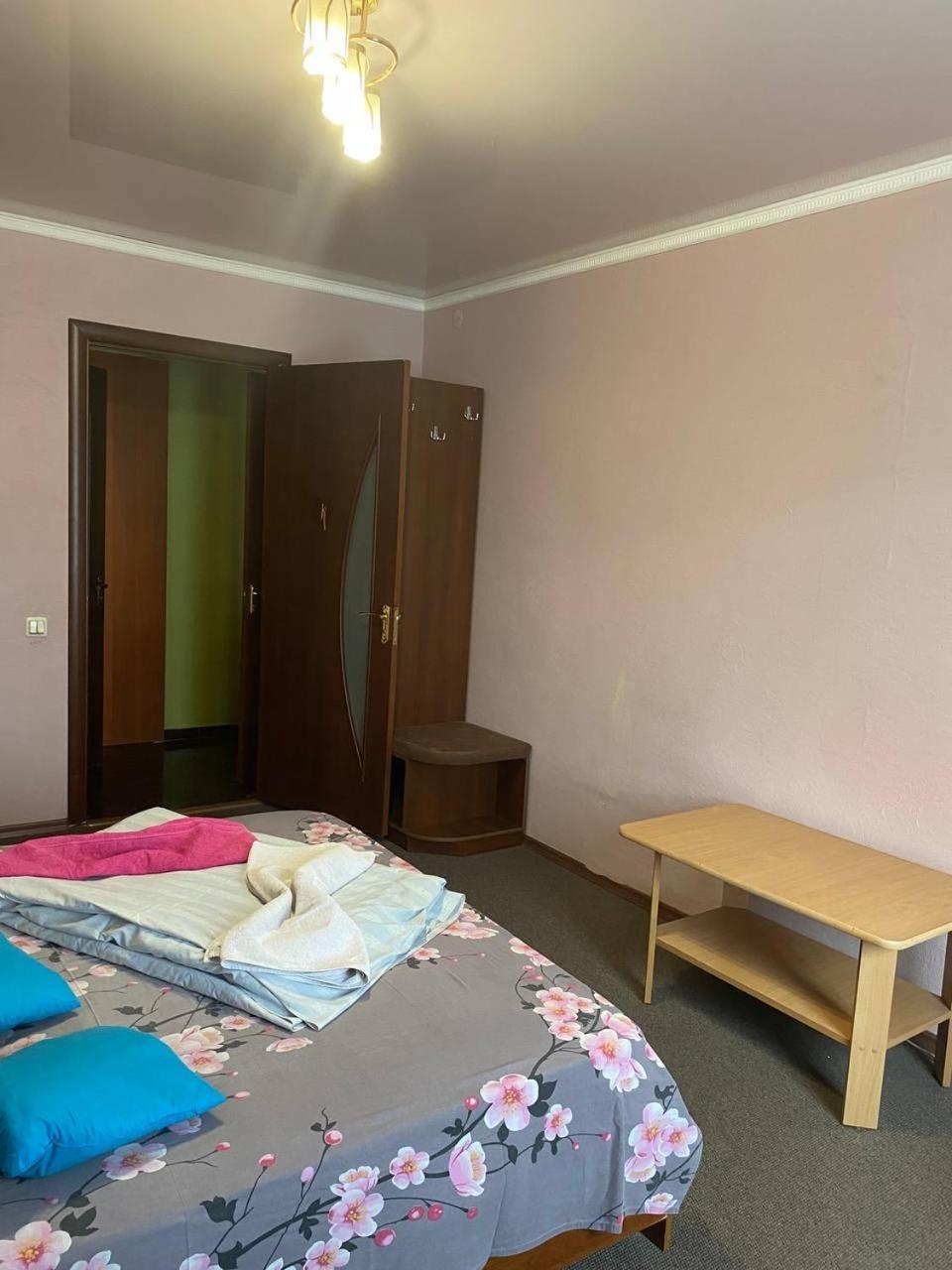 Апартаменти В Парку Umanʼ Exteriör bild