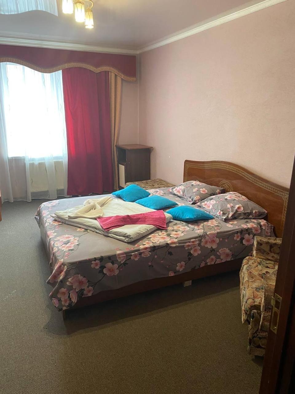 Апартаменти В Парку Umanʼ Exteriör bild